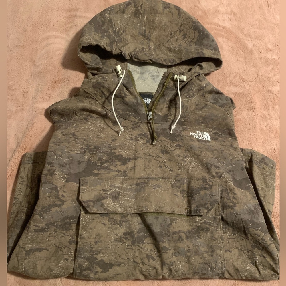 Mens North Face Jacket camo print pullover/rain jacket size large